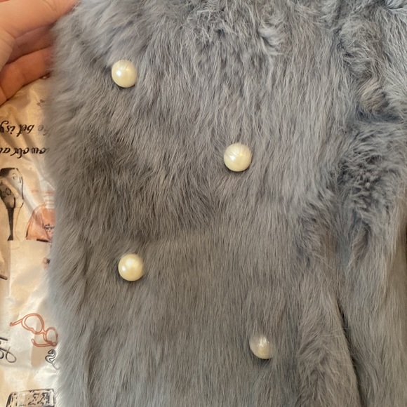 Beautiful Mengsha Grey Rabbit Fur Cropped Coat with Pearl Detail - Picture 2 of 4